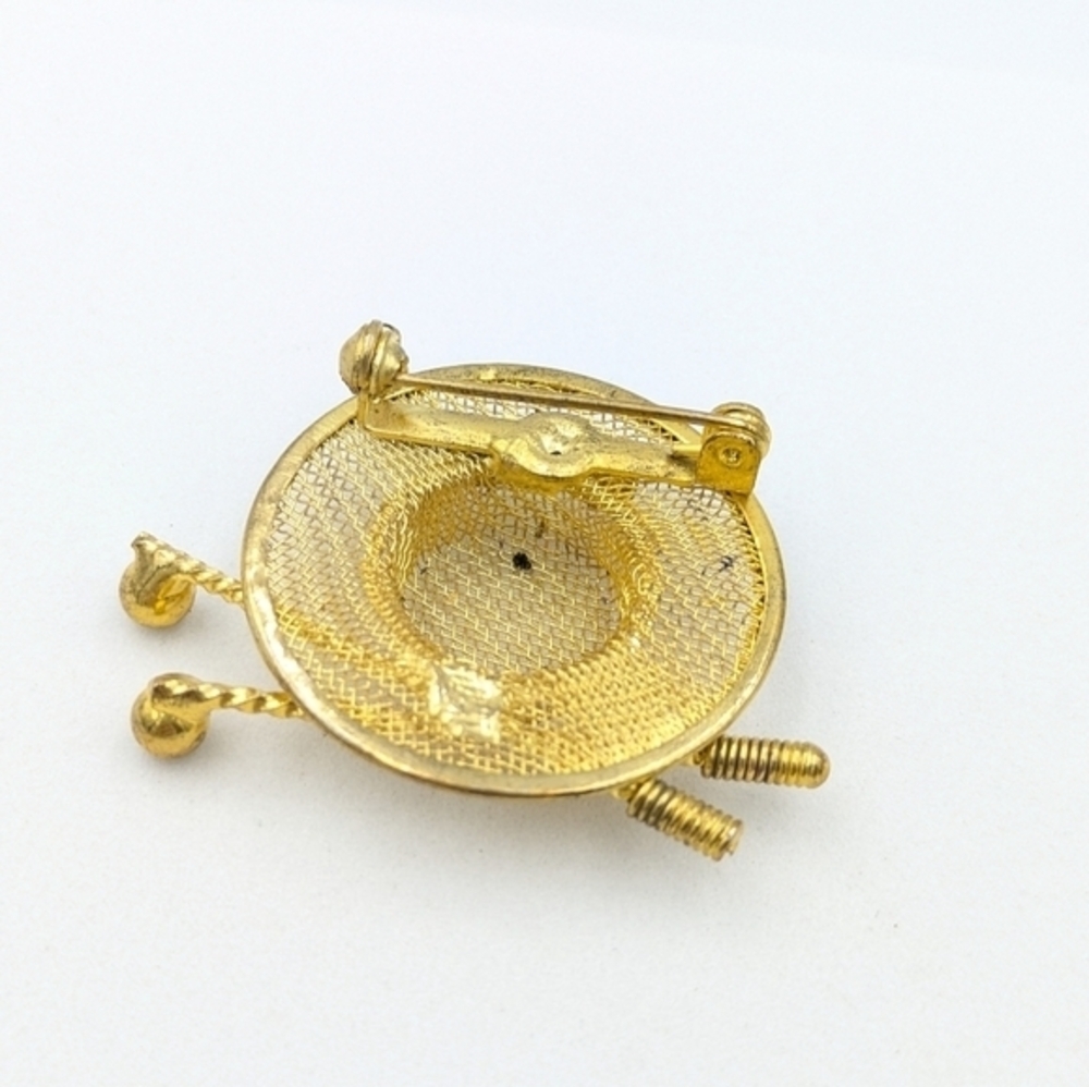4/24$ Vintage gold tone mesh hat brooch pin - Picture 4 of 4